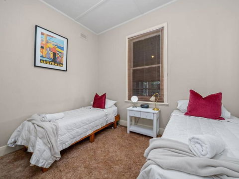 The Californian - Accommodation NSW 2