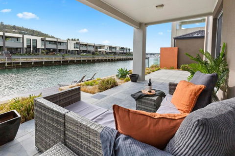 The Cove - Luxury Waterfront Accommodation - Accommodation NSW 1