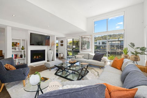 The Cove - Luxury Waterfront Accommodation - Accommodation NSW 0