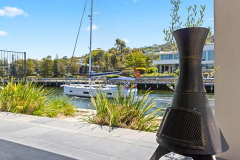 The Cove - Luxury Waterfront Accommodation - Accommodation NSW 3