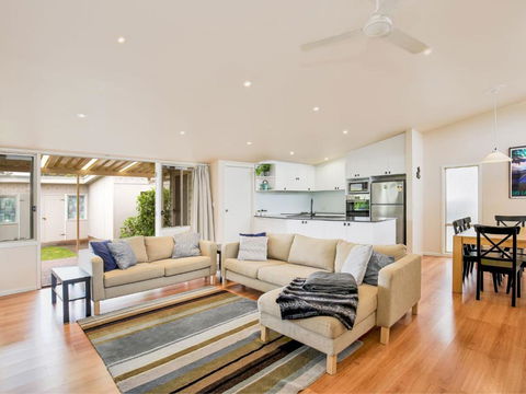 The Deckhouse I Pet Friendly I 2 Mins To Beach - Accommodation NSW 0