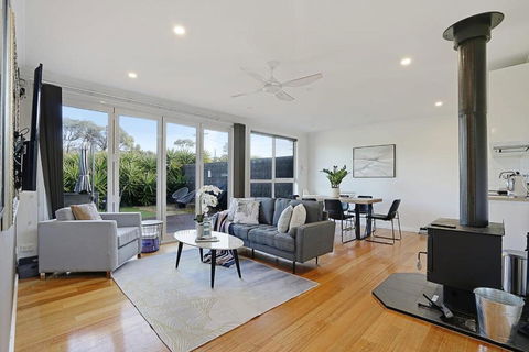 The Dolphin Cottage - 250m To Bay Beach - Accommodation NSW 0