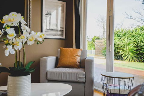 The Dolphin Cottage - 250m To Bay Beach - Accommodation NSW 1