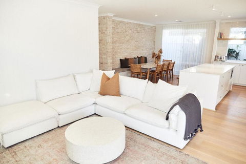 The Elanora - Accommodation NSW 3