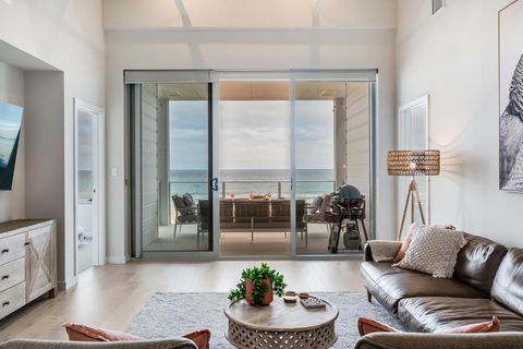 The Esplanade - Luxuriously Styled New 3 Bed Apt - Accommodation NSW 2