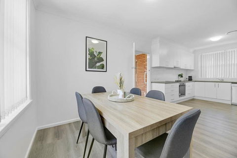 The Family Retreat - Near Mt Panorama & Racecourse - Accommodation NSW 2