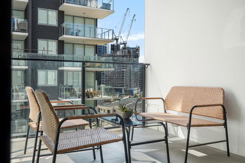 The Halo - New Central Lux South Brisbane 2BR With Parking & Pool - Accommodation NSW 2