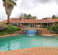 Beautiful Resort Retreat Villa in the Yarra Valley - Entertainer's delight - Accommodation NSW