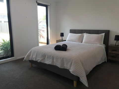 Ben's Place - Modern & Convenient - Accommodation NSW 2