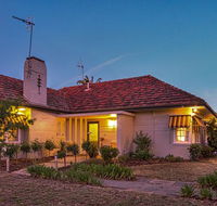 Benson House  Benson Lodge - Accommodation NSW