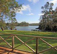 Berrara Lagoon Front Chalet - Accommodation NSW