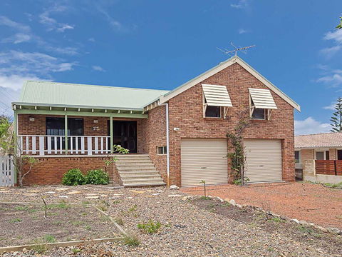 Birubi Beach House' 14 Campbell Avenue - Fantastic House And Close To The Surf Beach - Accommodation NSW 0