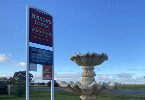 Bishop's Lodge Motor Inn - Accommodation NSW 2