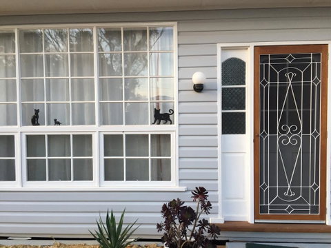 Black Cat Retreat Holiday Home - Accommodation NSW 2