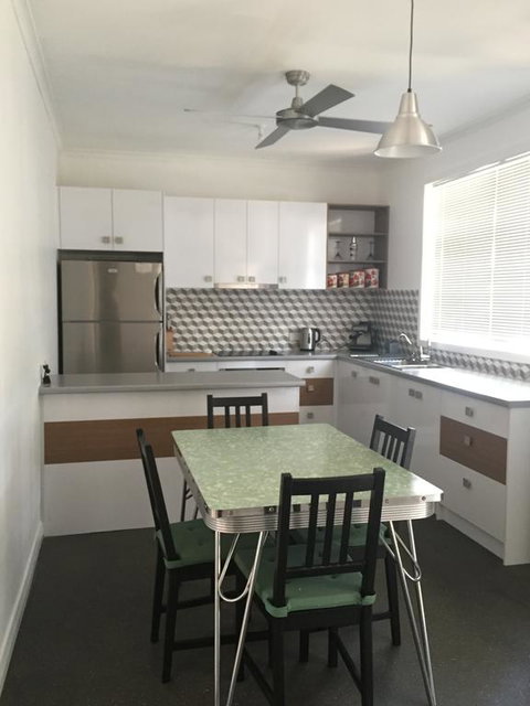 Black Cat Retreat Holiday Home - Accommodation NSW 3