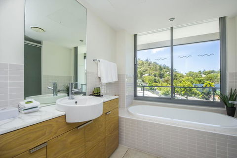 Blue On Blue Penthouse Apartment 335 - Accommodation NSW 1