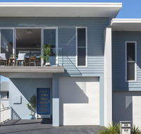 Blue Pelican - pacific views walk to beach - Accommodation NSW