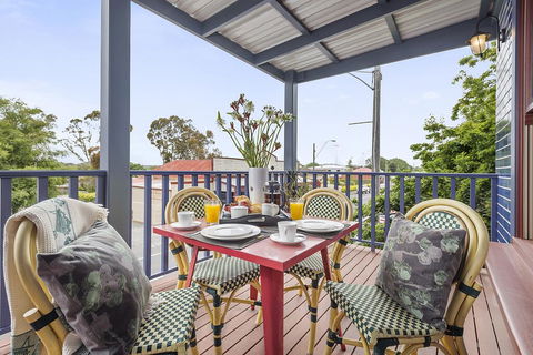 Blue Rosella On Piper - Accommodation NSW 3