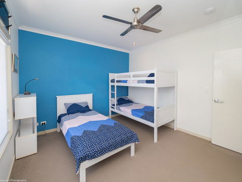 Blue Water Retreat - Upstairs - Accommodation NSW 3