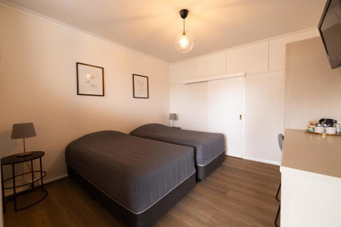 The Lake George Hotel - Accommodation NSW 2
