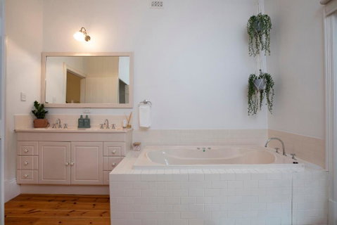 The Retreat In Basket Range - Accommodation NSW 3