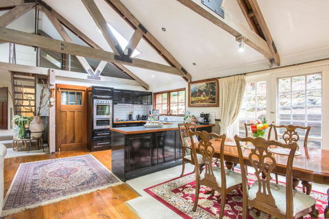 The Stone On The Hill - 3 Bedroom House - Accommodation NSW 2