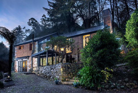 The Stone On The Hill - 3 Bedroom House - Accommodation NSW 0