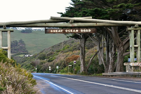 Small-Group Great Ocean Road And Twelve Apostles Full-Day Tour - Accommodation NSW 0