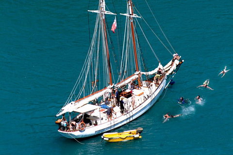Whitehaven Beach Sailing And Snorkeling Cruise - Accommodation NSW 3