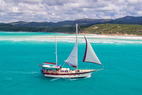2-Day Whitsundays Sailing Adventure: SV Whitehaven - Accommodation NSW 0