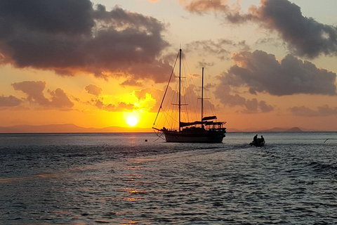 2-Day Whitsundays Sailing Adventure: SV Whitehaven - Accommodation NSW 4